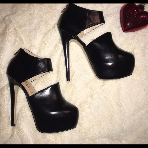 f5j nwot black platforms w/ zipper 6 1/2. - Picture 4 of 11